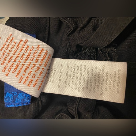 Koi Sapphire 2 piece scrub set black top is XL, pants are L. - Picture 13 of 16